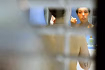 Nấp trong nhà vệ sinh nửa ngày để ăn trộm 