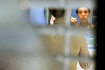 Nấp trong nhà vệ sinh nửa ngày để ăn trộm 