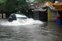 Ô tô, xe máy lại vượt sông trên phố Thủ đô