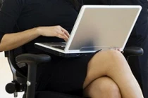 Cấm giáo viên mặc váy lên lớp: Bộ GD&ĐT nói gì?