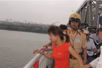 Bà bầu nhảy cầu Chương Dương tự tử