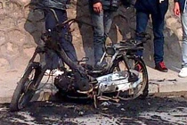 Xe máy Wave S bốc cháy dữ dội ngay cầu Thăng Long