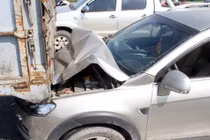 4 ô tô đâm nhau liên hoàn trên cầu Thanh Trì