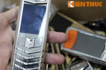 Hàng loạt điện thoại Vertu nhập lậu qua đường hàng không