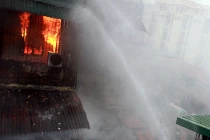 Cháy lớn ở khu tập thể Hà Nội