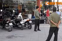 Nam thanh niên bị đâm ngã gục giữa phố Hà Nội