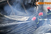 Hiện trường vụ cháy xưởng gỗ kinh hoàng ở Hà Nội