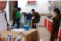 Phát hiện hàng nghìn thiết bị điện tử nhập lậu giữa Thủ đô