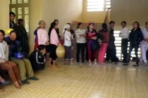 Mẹ con sản phụ tử vong, người thân vây bệnh viện