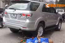 Xế hộp chèn nát chân người phụ nữ bán hàng rong