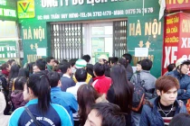 Ngộp thở xếp hàng mua vé xe về quê ăn Tết