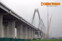 Cầu dây văng Nhật Tân chính thức hợp long