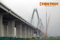 Cầu dây văng Nhật Tân chính thức hợp long