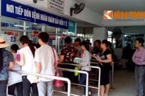 Thanh niên ngáo đá đập phá BV Nhi Trung ương