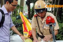 Thực tế ngày đầu CSGT xử phạt người dân đội MBH “rởm”