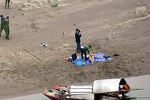 Xác chết nổi ở chân cầu Vĩnh Tuy