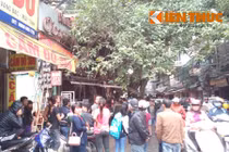 Cháy cửa hàng, gây tắc đường ở đê La Thành