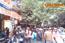 Cháy cửa hàng, gây tắc đường ở đê La Thành