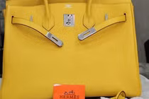 Túi Hermes bị nhái trắng trợn giữa Thủ đô