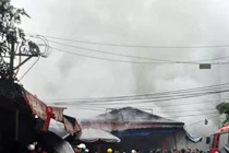 Cháy lớn ở chợ Nhà Xanh