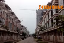 Hàng trăm biệt thự liền kề cực hoành tráng bị bỏ hoang