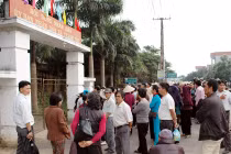 Bị UBND triệu tập vì chữa bệnh bằng hát, bắt tay