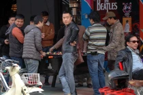 Phong toả Zone 9, các cửa hàng rậm rịch dọn đồ