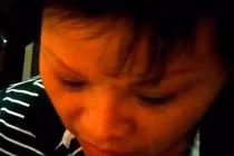 “Nữ quái” húc cảnh sát lên nắp capô đầu thú