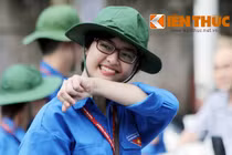 Nữ CSGT và SVTN xinh như “hot girl” bảo vệ mùa thi