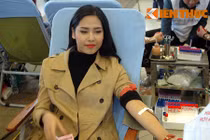 Hàng nghìn người “đội mưa” đi hiến máu ở Mỹ Đình