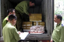 Tai lợn thối đang vận chuyển vào nhà hàng bị chặn đứng