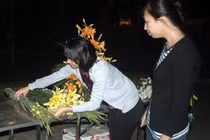 Dâng hoa 49 ngày Đại tướng ở 30 Hoàng Diệu