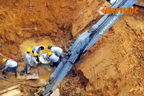 Hiện trường tan hoang điểm vỡ ống nước sông Đà lần 9