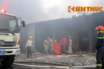 Cận cảnh vụ cháy kho giấy vệ sinh Diana giữa Thủ đô