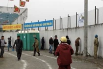 Những hình ảnh rất xấu trong lễ hội chọi trâu ở Hà Nội