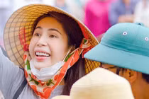 Soi hành xử của Thủy Tiên khi gặp sự cố từ thiện miền Trung