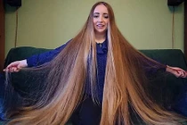 Mái tóc dài gần 1m60 của nàng Rapunzel đời thực gây choáng