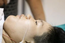 Phượng bật gốc, 1 học sinh tử vong: 'Mẹ ơi, bạn con mất rồi'