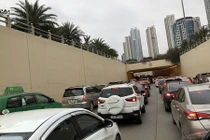 Dòng xe cộ cuồn cuộn đội mưa rét ngày cận Tết Canh Tý 2020