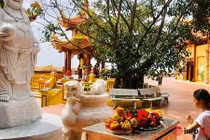 Con dâu xin thờ bố mẹ đẻ nhưng nhà chồng bảo đưa lên chùa 