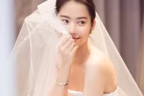 Hậu tin đồn hẹn hò Lãnh Thanh, Nam Em khoe ảnh mặc váy cưới