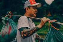 Tuấn Hưng kiếm việc làm thêm, cố gắng bám trụ mùa Covid-19