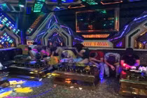 Quảng Bình: Bắt quả tang 20 nam, nữ mở “đại tiệc” ma túy trong phòng karaoke