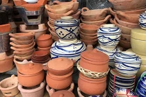 Ở nhà cách ly xã hội, cậu Út 32 tuổi chơi đồ hàng như con nít 