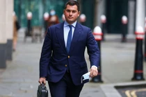 Tỷ phú choáng váng trước khoản lỗ 50 triệu USD