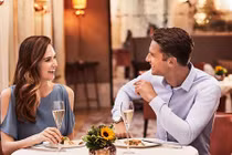 Chưa kịp mãn nguyện vì yêu được gái xinh, trai trẻ chết lặng 'lĩnh đủ'