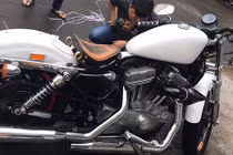 Phát hiện xe mô tô siêu sang không rõ nguồn gốc trên tàu hỏa