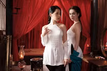 Ngọc Trinh gây tò mò khi đóng MV của Chi Pu