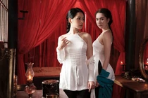 Ngọc Trinh gây tò mò khi đóng MV của Chi Pu