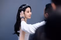 Lưu Diệc Phi lấy lại nhan sắc